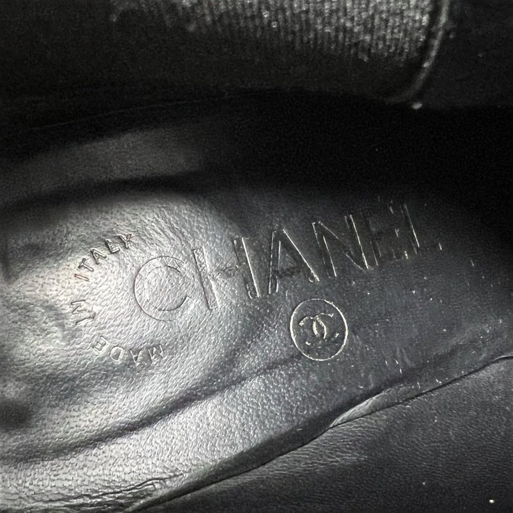 Chanel Black Leather Ankle Boots CC Logo Cap‎ Toe Heels 37.5 - Picture 7 of 11